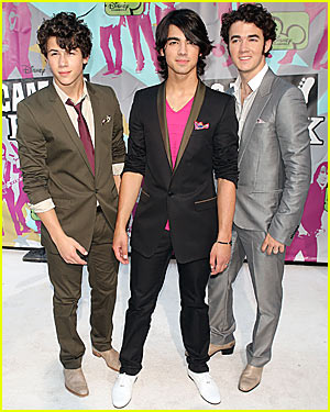 jonas-brothers-camp-rock-premiere1.jpg